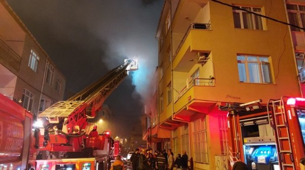 İstanbul Kadıköy'de bir binada patlama!